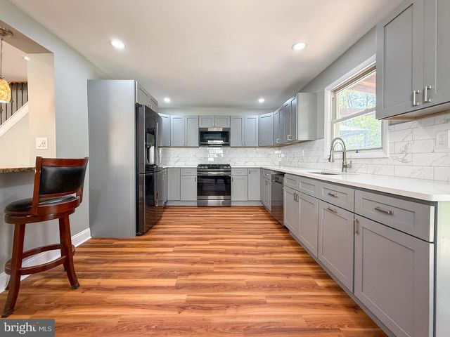 204 BARKER AVE, Sharon Hill, PA 19079