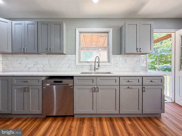 204 BARKER AVE, Sharon Hill, PA 19079