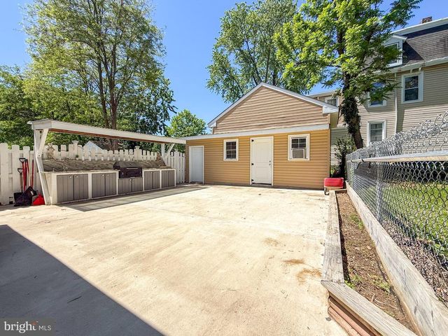 204 BARKER AVE, Sharon Hill, PA 19079