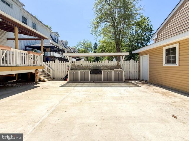 204 BARKER AVE, Sharon Hill, PA 19079
