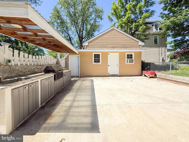 204 BARKER AVE, Sharon Hill, PA 19079
