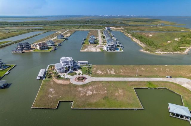 55 Water Key, Hitchcock, TX 77563