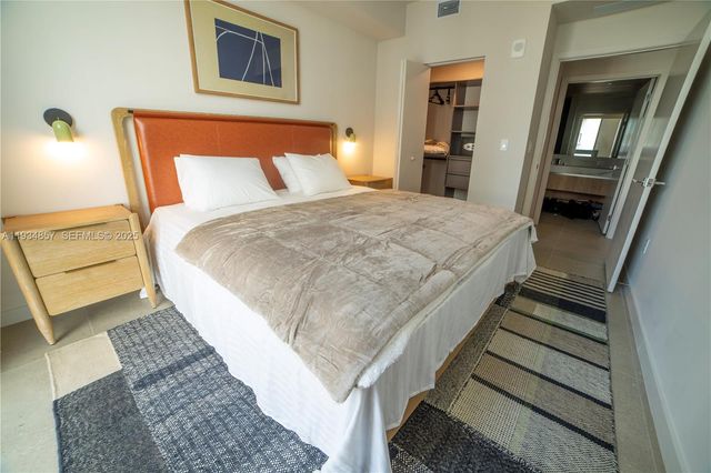 11 NE 6TH 2013, Miami, FL 33132