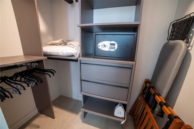 11 NE 6TH 2013, Miami, FL 33132