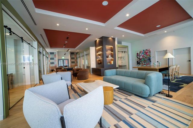 11 NE 6TH 2013, Miami, FL 33132