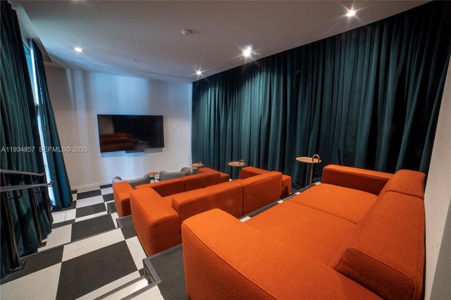 11 NE 6TH 2013, Miami, FL 33132