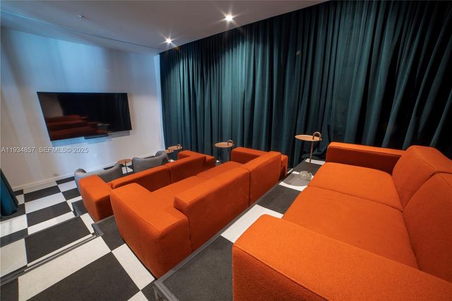 11 NE 6TH 2013, Miami, FL 33132