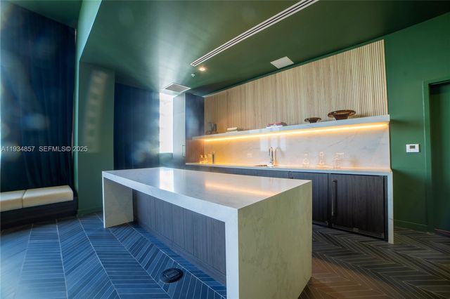 11 NE 6TH 2013, Miami, FL 33132