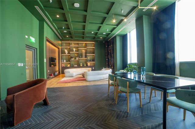 11 NE 6TH 2013, Miami, FL 33132