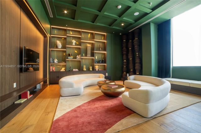 11 NE 6TH 2013, Miami, FL 33132