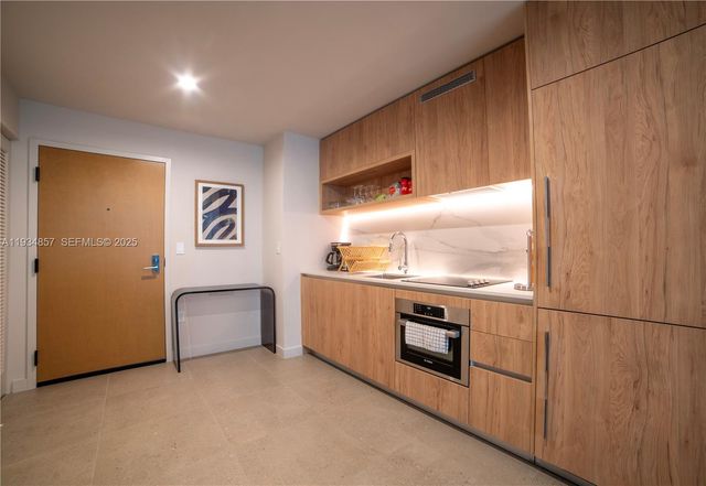 11 NE 6TH 2013, Miami, FL 33132