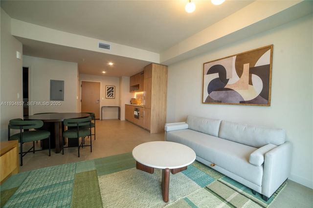 11 NE 6TH 2013, Miami, FL 33132