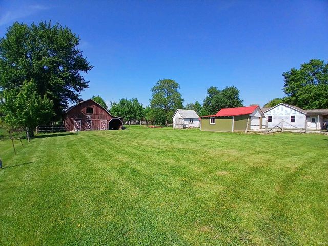 1569 Old Hwy 60 W, Mitchell, IN 47446