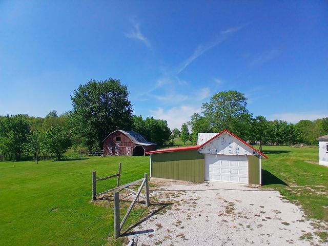 1569 Old Hwy 60 W, Mitchell, IN 47446