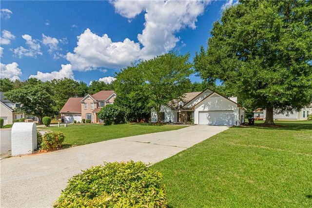 100 Winslow Court, Mcdonough, GA 30253