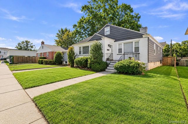 124 Bradford Avenue, Mamaroneck, NY 10543