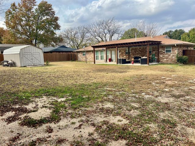 505 Galia Street, Bowie, TX 76230