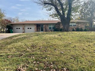 505 Galia Street, Bowie, TX 76230