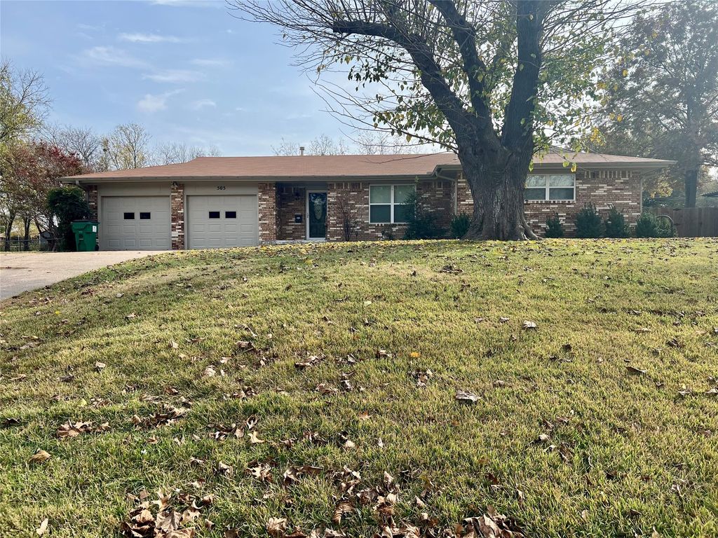 505 Galia Street, Bowie, TX 76230