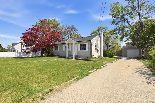 284 15th Street, West Babylon, NY 11704