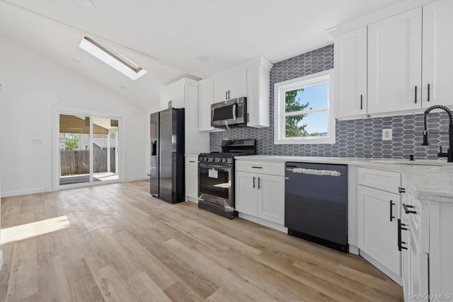 284 15th Street, West Babylon, NY 11704