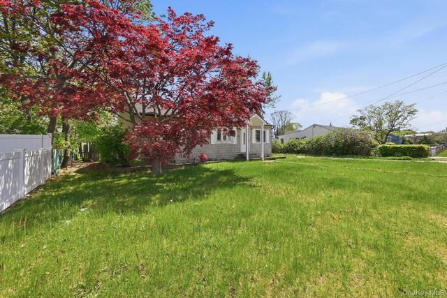 284 15th Street, West Babylon, NY 11704
