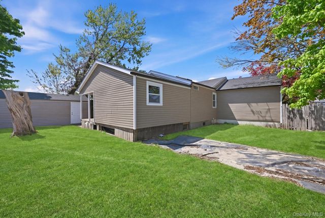 284 15th Street, West Babylon, NY 11704