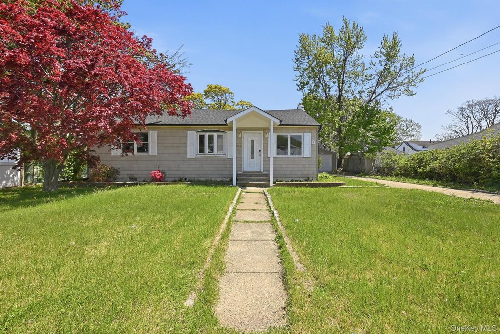 284 15th Street, West Babylon, NY 11704
