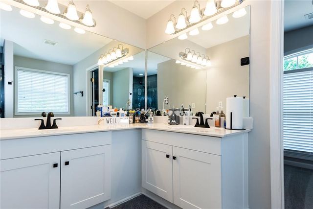 7601 The Lakes Drive, Fairburn, GA 30213