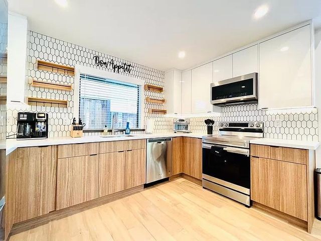 2050 Williams Street, Palo Alto, CA 94306