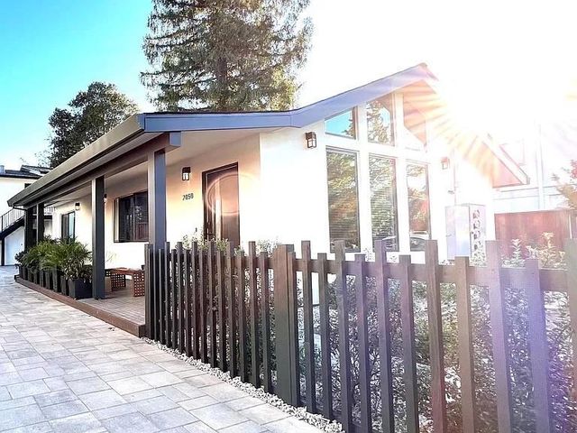 2050 Williams Street, Palo Alto, CA 94306