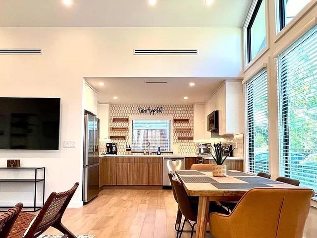 2050 Williams Street, Palo Alto, CA 94306