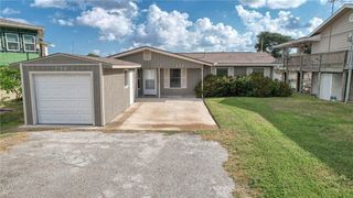 234 Starboard Ave, Rockport, TX 78382