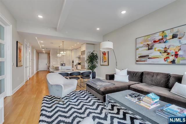 9 Somerset Lane 617, Edgewater, NJ 07020