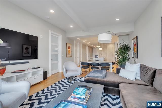 9 Somerset Lane 617, Edgewater, NJ 07020