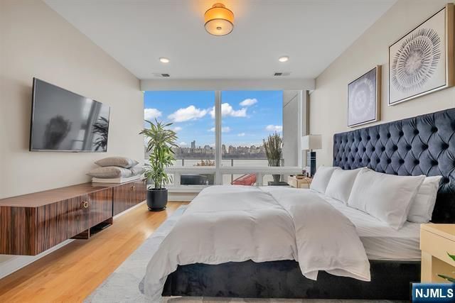 9 Somerset Lane 617, Edgewater, NJ 07020