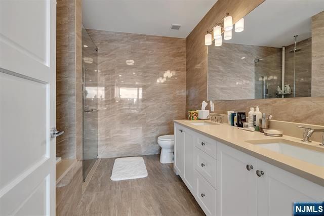 9 Somerset Lane 617, Edgewater, NJ 07020