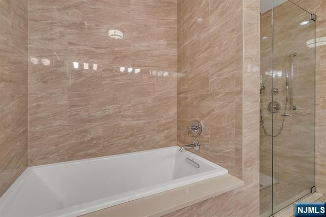 9 Somerset Lane 617, Edgewater, NJ 07020