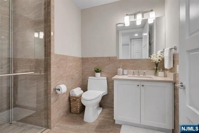 9 Somerset Lane 617, Edgewater, NJ 07020