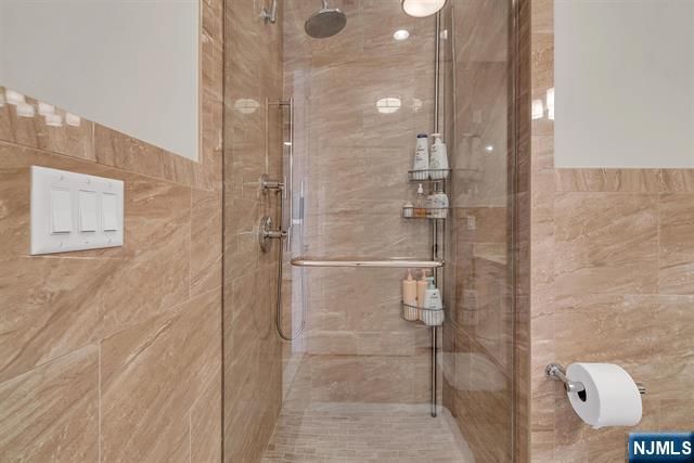 9 Somerset Lane 617, Edgewater, NJ 07020