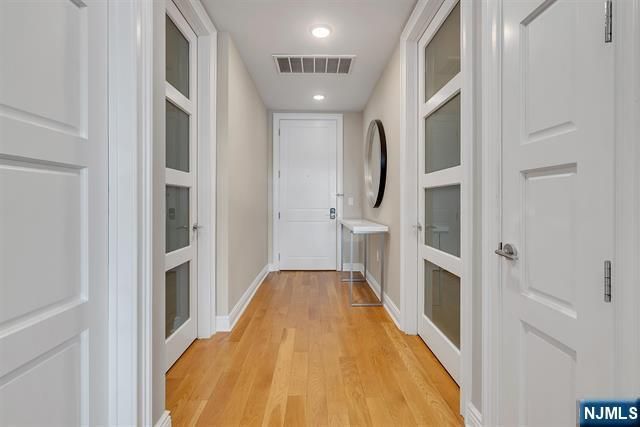 9 Somerset Lane 617, Edgewater, NJ 07020