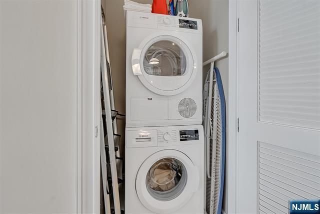 9 Somerset Lane 617, Edgewater, NJ 07020