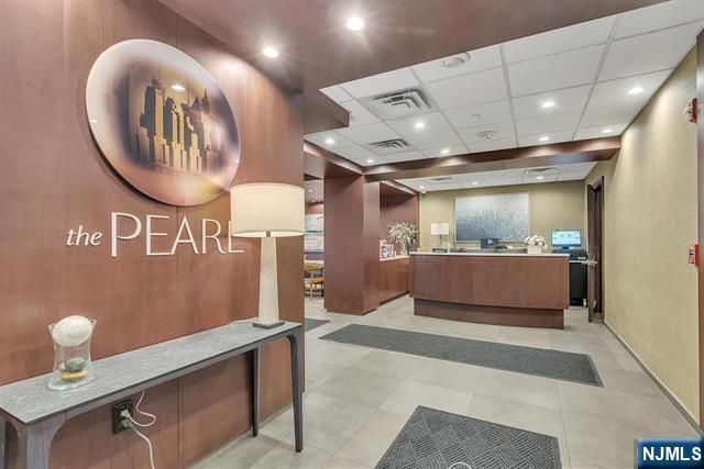 9 Somerset Lane 617, Edgewater, NJ 07020