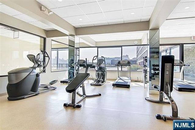 9 Somerset Lane 617, Edgewater, NJ 07020