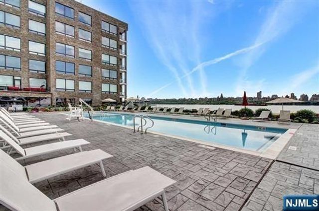 9 Somerset Lane 617, Edgewater, NJ 07020