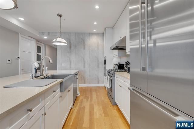 9 Somerset Lane 617, Edgewater, NJ 07020