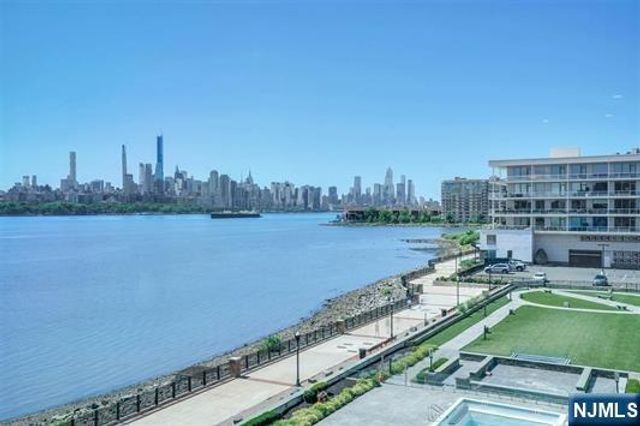 9 Somerset Lane 617, Edgewater, NJ 07020