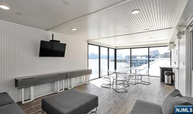 9 Somerset Lane 617, Edgewater, NJ 07020