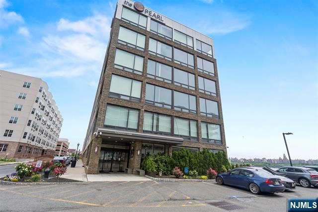 9 Somerset Lane 617, Edgewater, NJ 07020