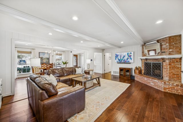 3336 Valiant Drive, Dallas, TX 75229